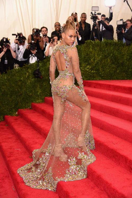 epic-females: Beyoncé Wooowwwww what a dresss!!! Amazing Beyonce!!!!!!