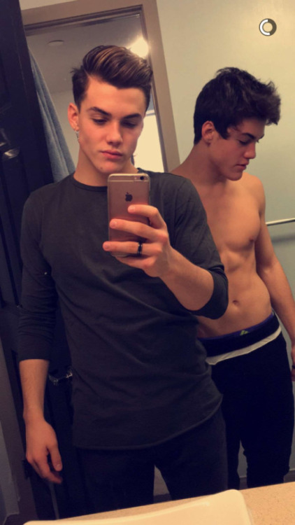 boytrappedinthcloset:  Ethan and Grayson Dolan back at it again with a thirst trap 💦💦