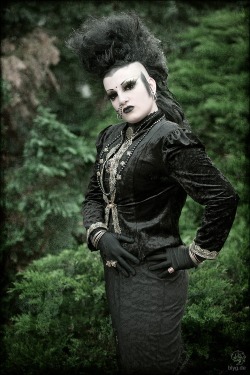 victorian-goth:  Victorian goth  http://victorian-goth.tumblr.com/