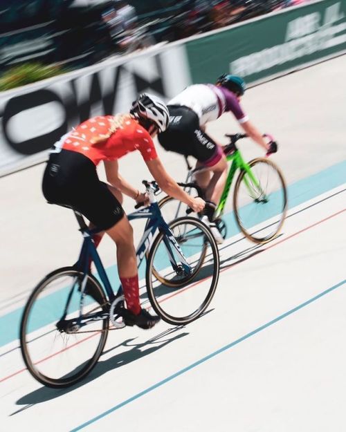 fixiegirls:Repost: @katie_fogel Just had an awesome night of #SuperTuesday racing at @the_velodrome 