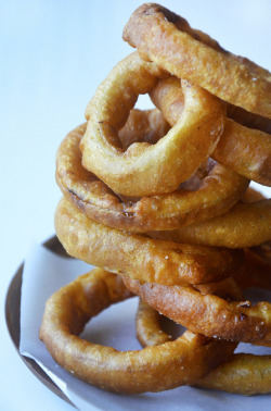 do-not-touch-my-food:  Beer-Battered Onion Rings 