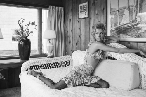 Stella Maxwell in “Wild At Heart” by Miguel Reveriego for Vogue Turkey March 2017for more click COLO