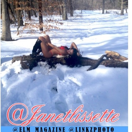 #janetlissette @elm_magazine @linkzphoto #snow #shoot #connecticut #red #lingerie #latina #model #br