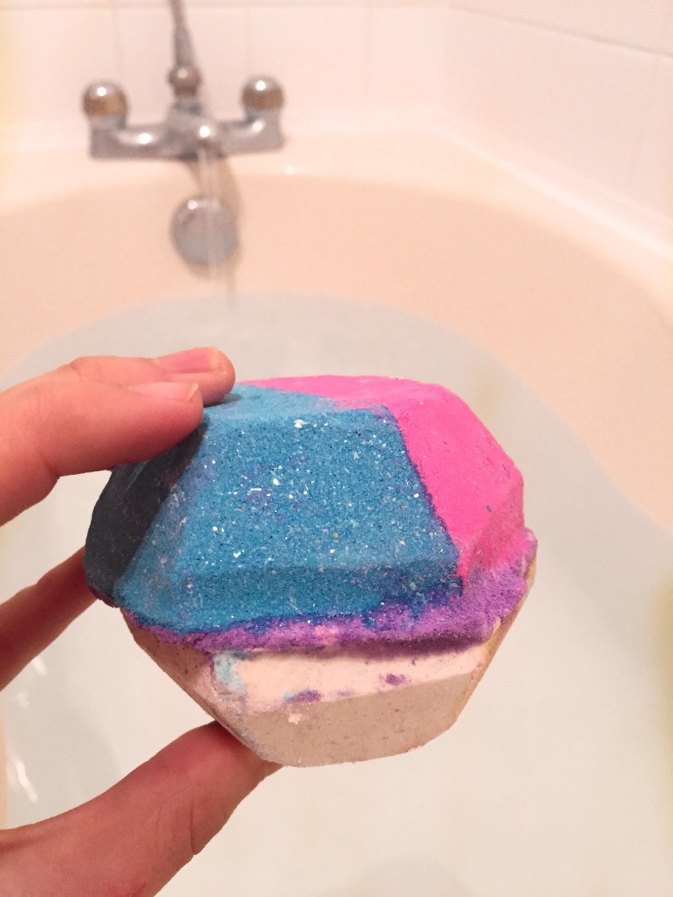 crownvetch:  kellyeatsvegan:  Today, I had a bath in a rainbow. 🌈  The Experimenter