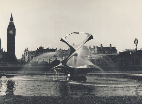 Naum Gabo Revolving Torsion Fountain (St Thomas’s Hospital, London)