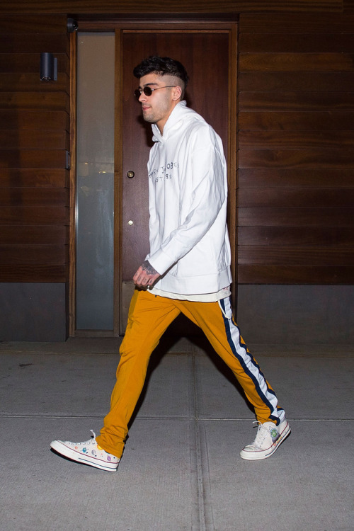 keepingupwithzayn: Zayn leaving his apartment on January 19, 2018 in New York City.