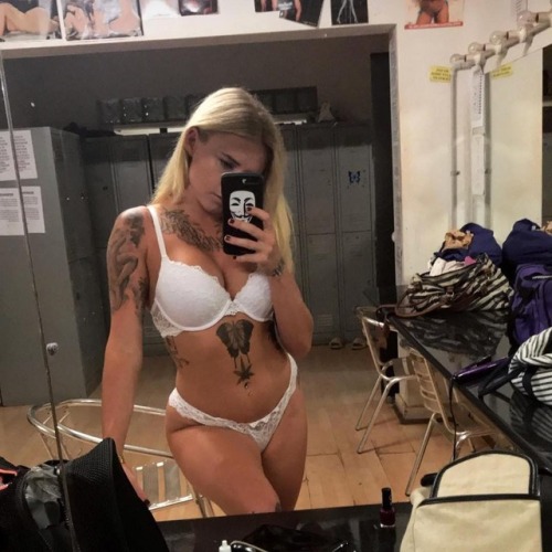 Porn photo stripper-locker-room:  https://www.instagram.com/jessyyjamesss/