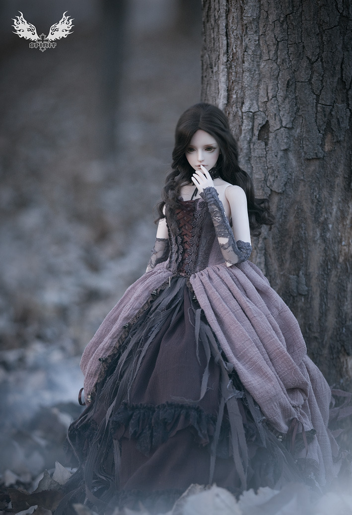 nalisinko:  The outfits were co-designed by Nalisinko and Spiritdoll, and made