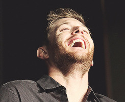 itsjustjensen:  spncastdaily:  (c)  When Jensen laughs…we all die a little more 