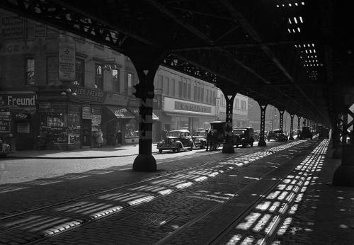 paolo-streito-1264:  Todd Webb, NYC 1946.