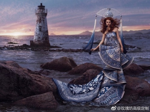 dressesofchina:Guo Pei couture combines Chinese patterns and Western fairytales.