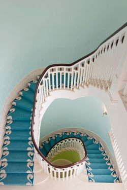 gatsbywise:   blue and white on curvy staircase in a home on Captiva Island, Florida.   GatsbywiseToday’s beautiful stairway art.