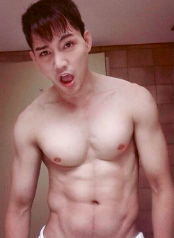 yumyumasianhunks:  yum yum Asian hunks. check out my blog