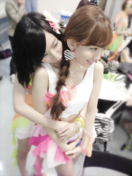 yic17:  Kissing monster assaulting Nyan. ^^ 
