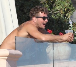 thedailyedition:  The Daily Edition - Out &amp; About the sexy Ryan Phillippe at the beach 