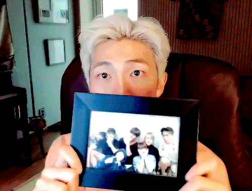 everythingoes:joonie and his family photos ️