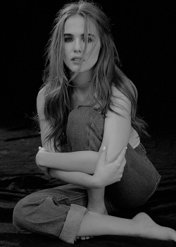 artemyhs:           Zoey Deutch photographed by Isaac Sterling