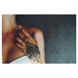 lovehennatattoos:  @sherstykk_art turns henna