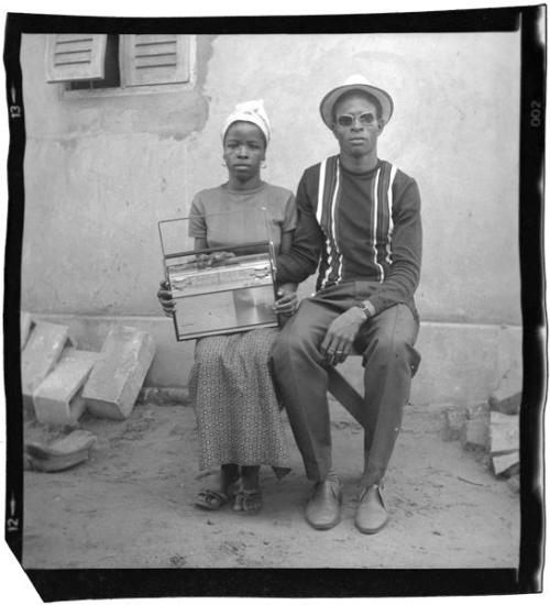 [PHOTOGRAPHY] A selection of negative scans, not treated: Couples in the 60ies Photographer : Clic C