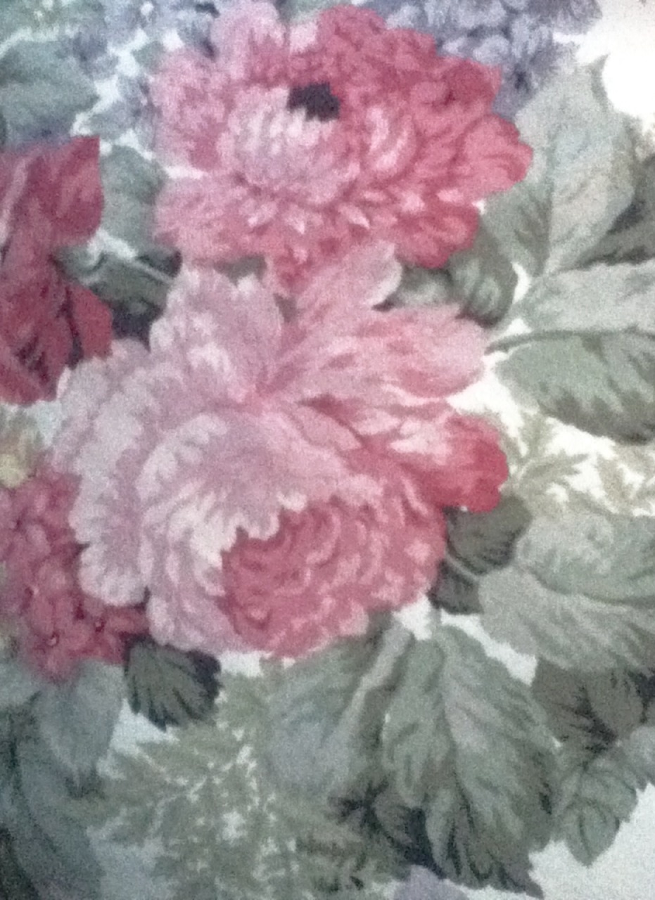 nxbinary:  flowers on my pillows and quilt