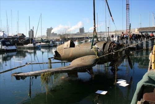 bmachine: American fighter “Corsair” from the bottom of lake Michigan