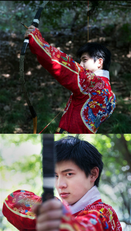 Chinese Hanfu for men in style of 曳撒 (yisan, red and green) 贴里 (tieli, blk) and 圆领袍 (yuanlingpao, wh