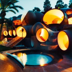 hesgotmadhope:  Pierre-Cardin’s-bubble-house   I could live there