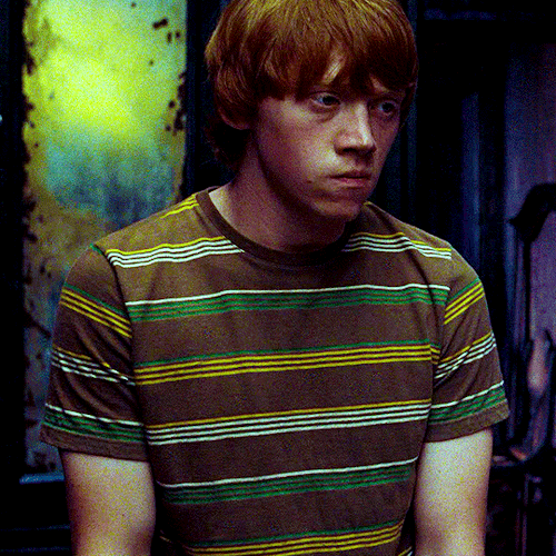 ronweasleygifs: Maybe you don’t have to do this all by yourself, mate. RON WEASLEY in HARRY PO