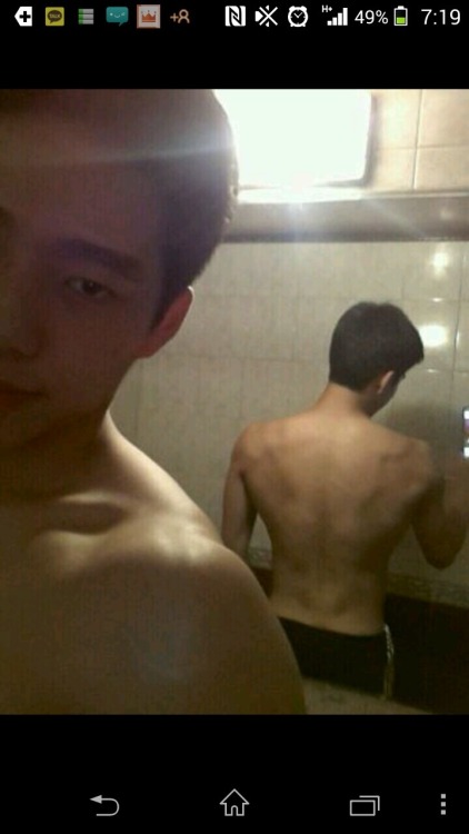 gay-korean:  mmdude99:  koreanboy17:  k-gay-ss:  hancthemax:  소라넷 잘생긴오빠  존나잘생긴게 몸도좋네 박고싶다  어깨 존나넓다  와 진짜좋아 ㅋㅋ  하악 어깨깡패다!좆도 깡패려나ㅋㅋ 보고싶다