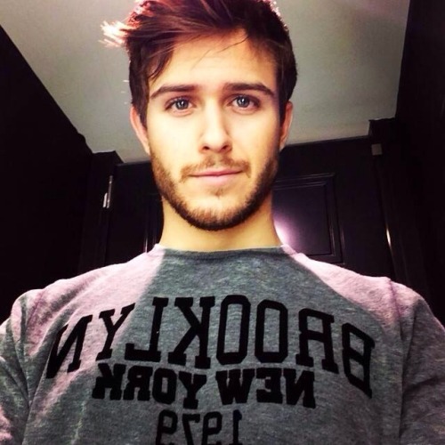 hunkopedia:  Follow Hunk’o’pedia for more hot guys!   