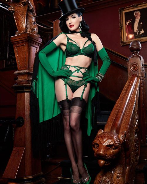 @ditavonteeselingerie #MadameX has arrived in Juniper Green!⁣⁣It’s online now @glamuse_lingerie ⁣Tee