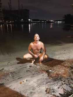 razoruniverse: chronicbator:  Masturbating in public for a complete stranger, who was snapping pics on my phone. Loved every second of doing this.  You are the man! 