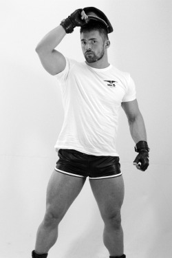 cornfedmusclecub:  beefcake73:  Petr Pavelec  And time to lift to look like this. /wagstail 