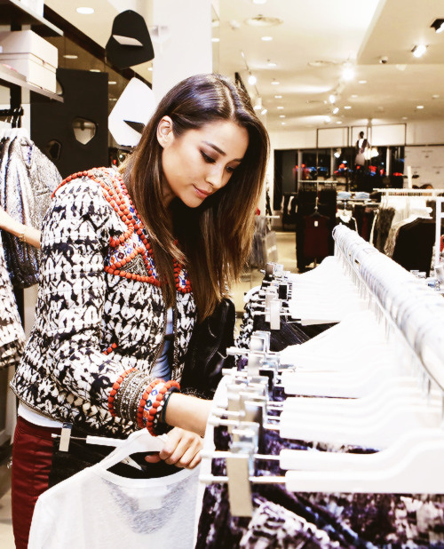 beyourtemporaryfixes-blog:  Shay Mitchell at H&M Isabel Marant VIP Pre-Shopping Event (11.12) 