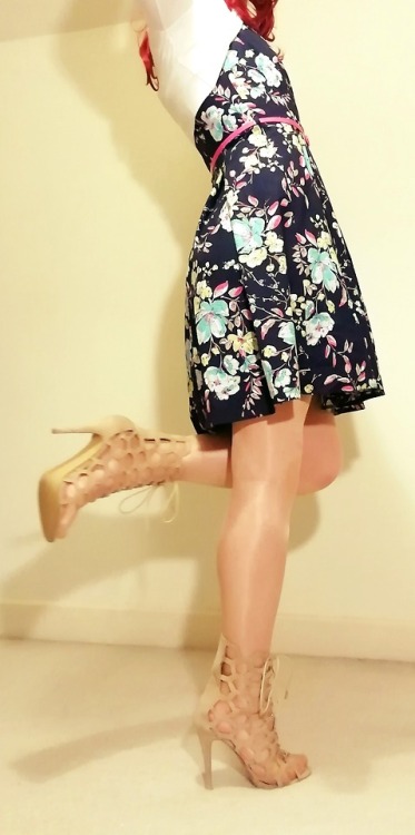 Floral dress, shiny pantyhose, very shiny!