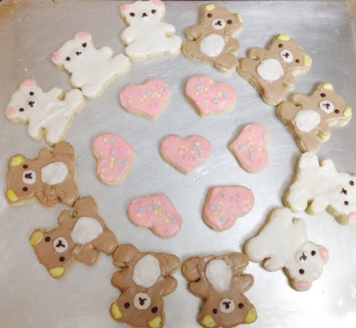 ace-candy:My first sugar cookies :D that only took forever