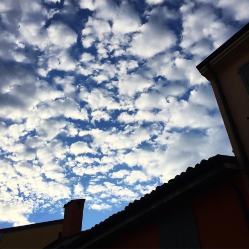 SQUARCI. C' Chi Scruta Il Cielo A Caccia Di Stelle E Chi Lo Fa A Caccia Di Nuvole. #concalma #segnievidenti