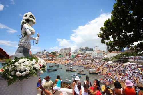 Today ( february 02) in Brazil is Iemanjá day, a sea goddess from Yoruba tradition, Very popular and