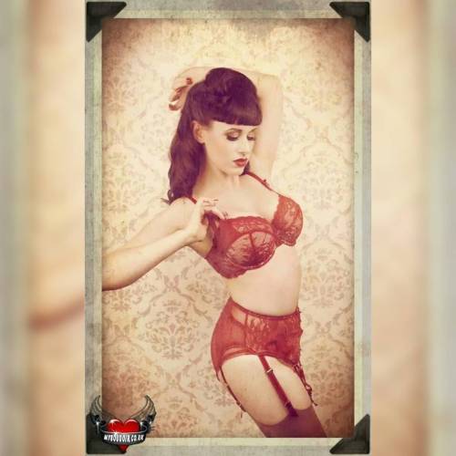 lucyfuruk:  Photo: @nicolamyboudoir Muah : Sarah Elliott Lingerie : @ditavonteese #ditavonteese #vonfollies #pinup #lingerie #stockings #suspenders #redlips #fringe #brunette #redlingerie #mesh #victoryrolls #lace #boudoirphotography