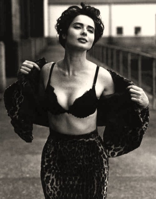 flashesofmagnesium:  Photo by Steven Meisel, settembre 1989