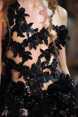 parisfashionhouse:  Alexander McQueen Spring 2011 details