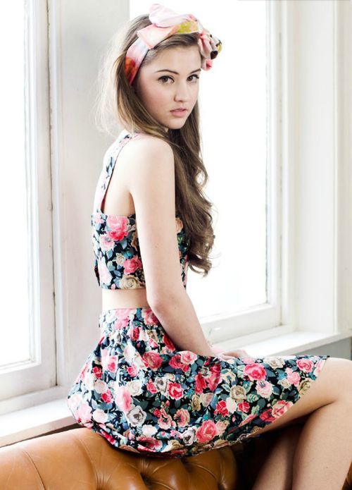 lovegorgeousladyboys:    ~ ♥ ~ ♥   ❤️   ♥~ ♥ ~  lovegorgeousladyboys 👠    Love see what she is hiding