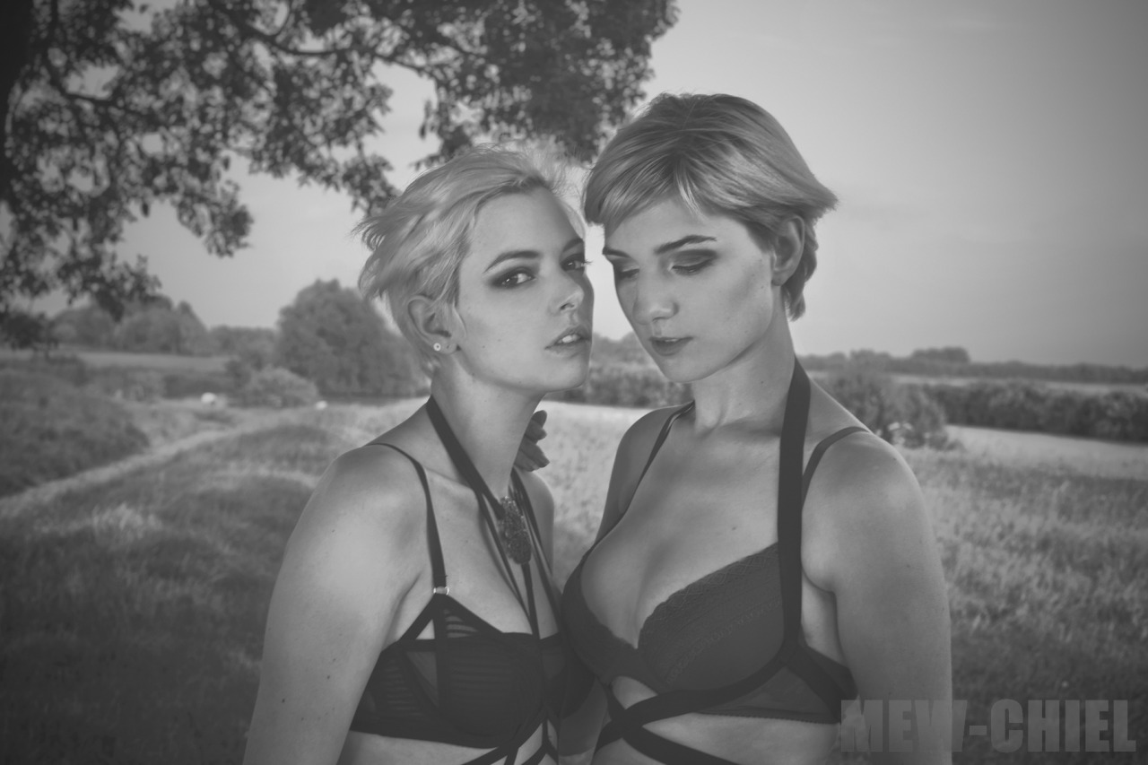 sarascarletmodel:  Photo &amp; post processing: Mew-Chiel Models: sarascarletmodel