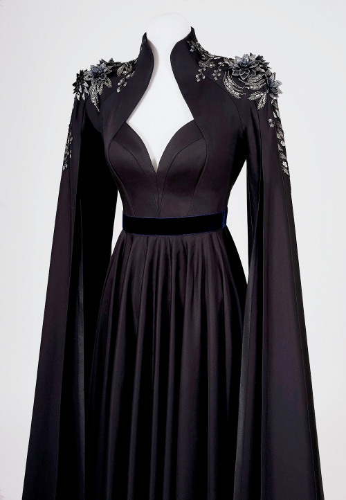 kylosolorey: evermore-fashion: Favourite Designs: Linda Friesen ‘The Raven Queen’ Haute Couture Gown
