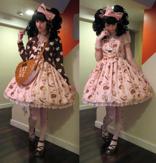 mintkismet:Coordinate for the fashion show and lolita speed-friending at Mini Newcon~My friend Nicol