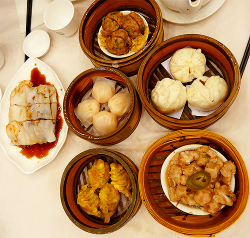 planetq:  Grand Palace Restaurant, South San Francisco Dim Sum | rice noodle roll, spare rib, char siu bau, beef meatball, shrimp dumpling, steamed dumpling