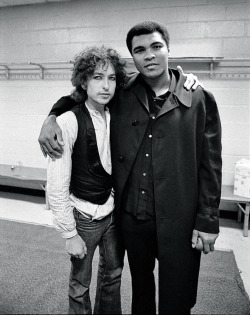 last-picture-show:  Bob Dylan &amp; Muhammad Ali, Madison Square Garden, New York, 1975 