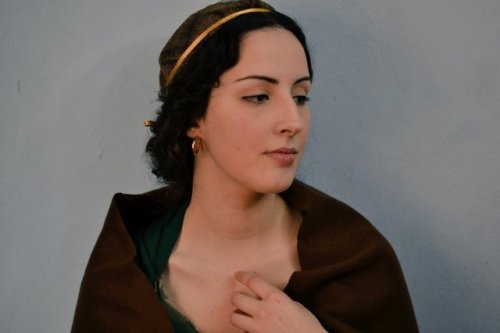 emperess-of-art:so i kind of cosplayed sappho