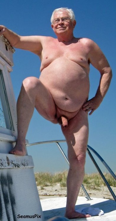 fontelino10:  nizar89:  johnharrisson27:  Beautiful sex man, Love to have it off with him.  Lovely daddy you want company  q gostoso