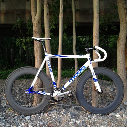 livinglifetwowheeler: Silly fixie, the woods are for mountain bikes. 